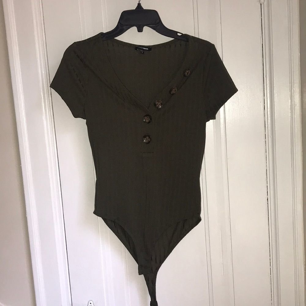 Fashion Nova Olive Green Body suit top t-shirt